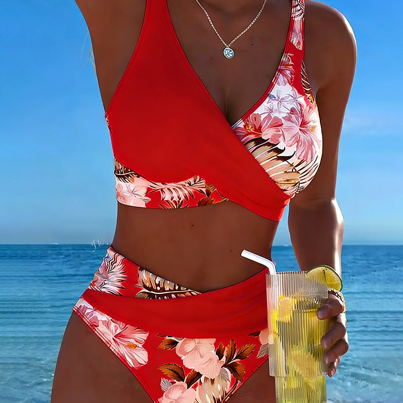 Bikini sa kontrastnim cvjetnim uzorkom i otvorom