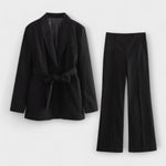 Vitória – Elegantni komplet sa blejzerom i pantalonama